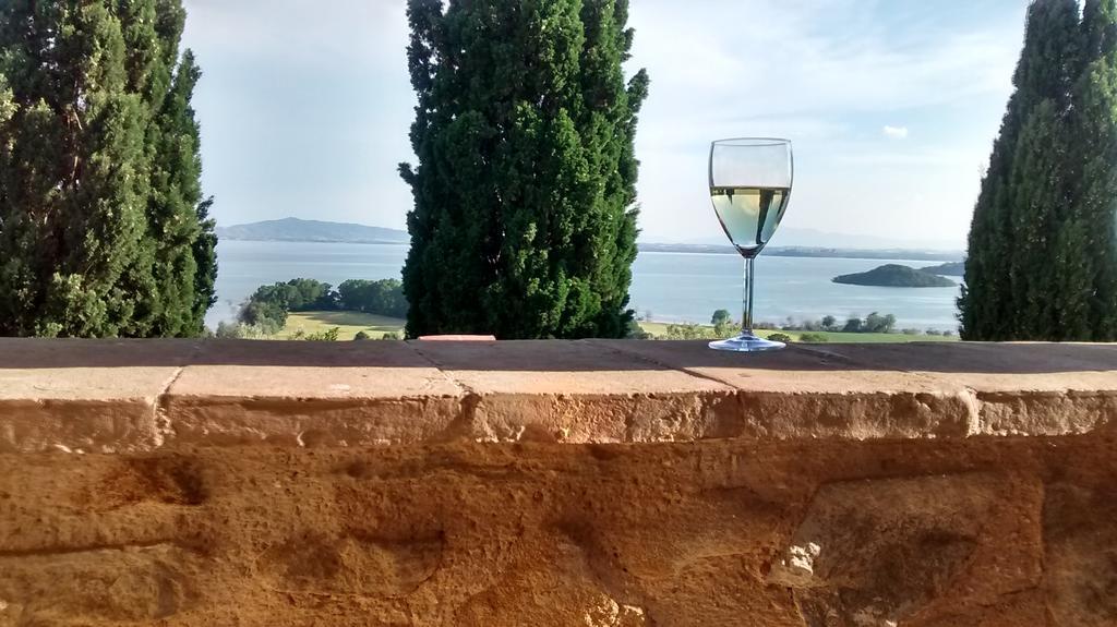 Antico Casale Tiravento Lejlighedshotel Passignano sul Trasimeno Eksteriør billede